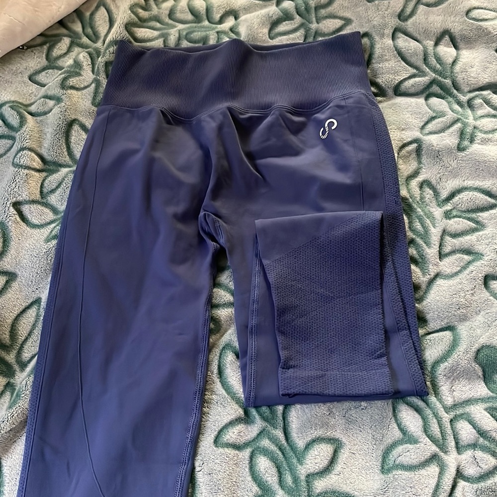 NWOT scrunch-butt leggings